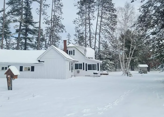 Charming Chalet On The Lake