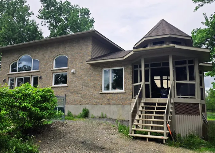 Lakefront House 25 Minutes From Downtown Ottawa-Gatineau